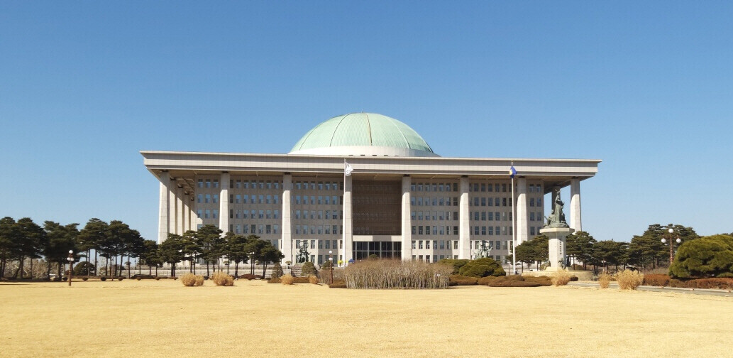 국회입법조사처, '관청후견제도' 도입 제안